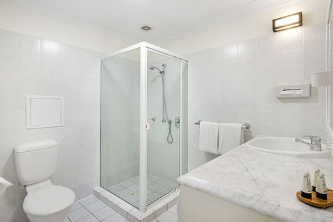 ULTIQA Rothbury Hotel - Accommodation Gold Coast 3
