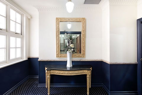 ULTIQA Rothbury Hotel - Accommodation Gold Coast 1
