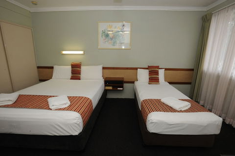 Shoredrive Motel - Gold Coast 4U 4