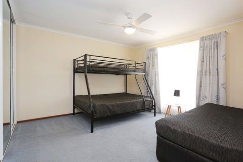 Moonta Bay Accommodation - 1 Gold Coast 3