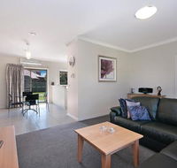 Hamilton Standard Apartment - Accommodation Gold Coast