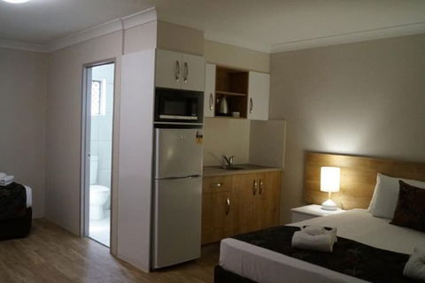 Castle Crest Motel - Gold Coast 4U 4