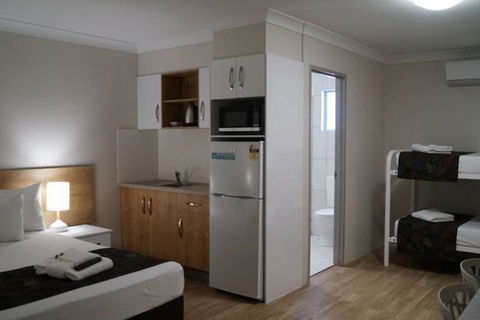 Castle Crest Motel - Gold Coast 4U 3