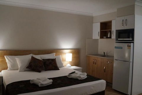 Castle Crest Motel - Gold Coast 4U 6