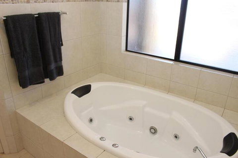 The Lighthouse Beachfront Accommodation - Accommodation Gold Coast 3