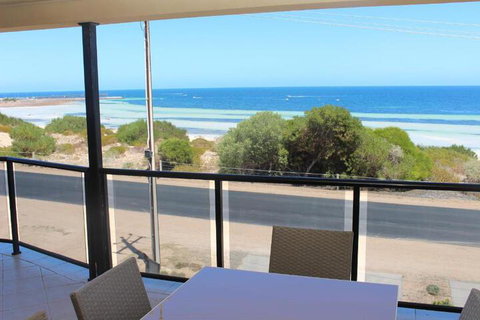 The Lighthouse Beachfront Accommodation - Accommodation Gold Coast 4