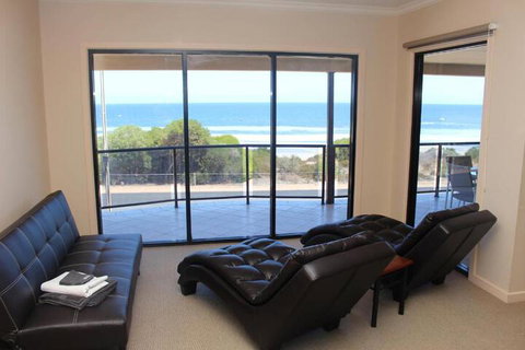 The Lighthouse Beachfront Accommodation - Accommodation Gold Coast 2