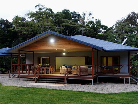 Coconut Beach House - Gold Coast 4U 4