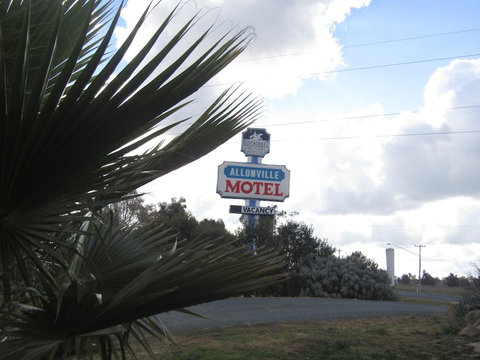 Allonville Motel - 1 Gold Coast 4