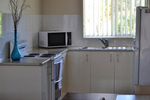 Sundial Holiday Units - Accommodation Gold Coast 5