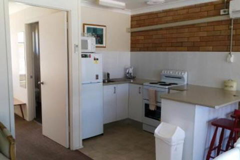 Sundial Holiday Units - Accommodation Gold Coast 4