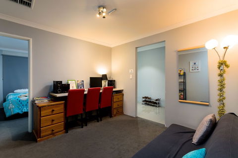 Rainbow Dream House PERTH Holiday Home - Gold Coast 4U 1