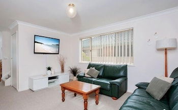 Bombora At Fingal Bay - Gold Coast 4U 5