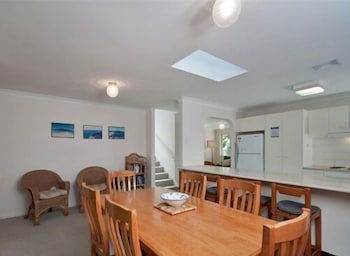 Bombora At Fingal Bay - Gold Coast 4U 6