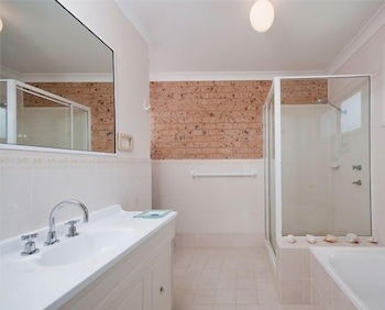 Bombora At Fingal Bay - Gold Coast 4U 4