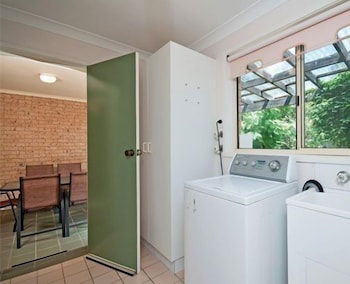 Bombora At Fingal Bay - Gold Coast 4U 1