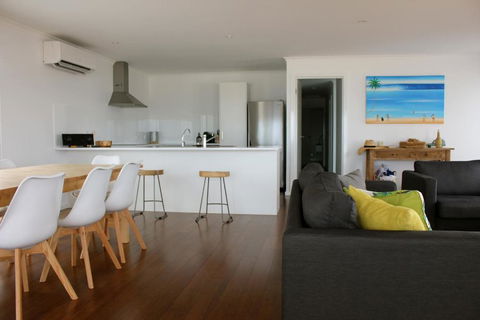 Beach House At Arno - Gold Coast 4U 2