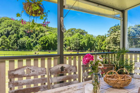 Escape To Baileys On Fernleigh - Gold Coast 4U 2