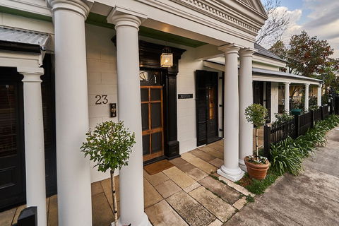 The Regents Park Mansion - Accommodation Gold Coast 1