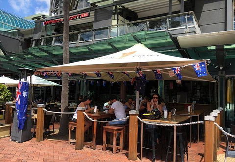 Waterfront Grill - Gold Coast 4U 6