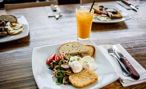 Waterfront Grill - Gold Coast 4U 8