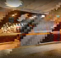 Lake Macquarie Hotel - Gold Coast 4U