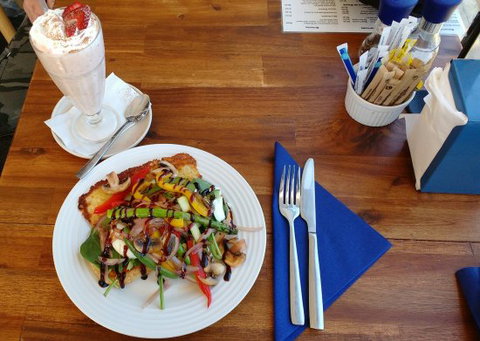 Brownie's On Budgewoi - Accommodation Gold Coast 0