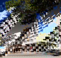 Mezethes Greek Taverna - Accommodation Gold Coast