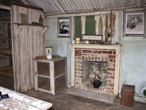 Hartzview Vineyard Heritage Pickers Hut Village - Accommodation Gold Coast 1
