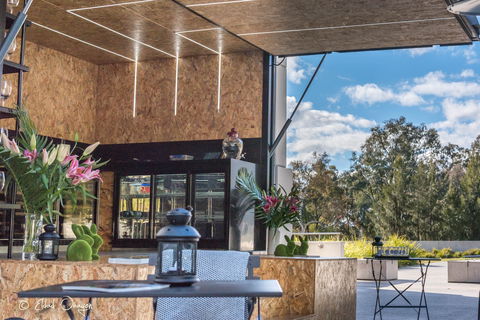 The Pop Inn By Wine Bar Co. - Gold Coast 4U 1