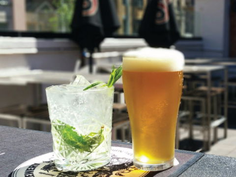 Hotel Sweeny's - Accommodation Gold Coast 0