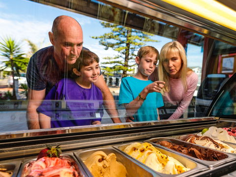 Lennox Gelato And Coffee Co - Gold Coast 4U 0