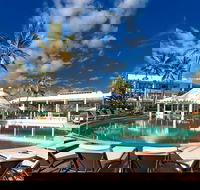 Oasis Pool Bar - Gold Coast 4U