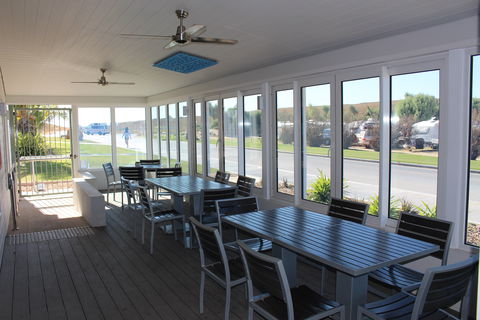 Bill's Bar - Ningaloo Coral Bay - Gold Coast 4U 1