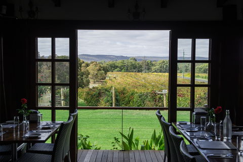 Black Swan Winery And Restaurant - Gold Coast 4U 0