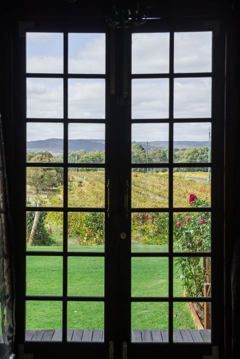 Black Swan Winery And Restaurant - Gold Coast 4U 1