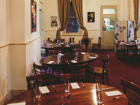Victoria Hotel Bistro - 1 Gold Coast 1