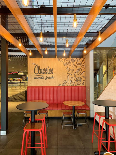 Ruby Chews Burgers And Shakes - 1 Gold Coast 0