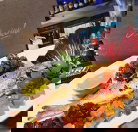 Social Dining - Accommodation Gold Coast