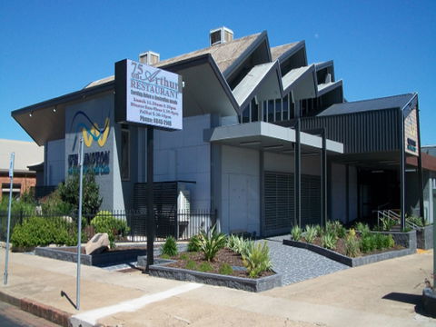 75 On Arthur At The Wellington Soldiers Memorial Club - Gold Coast 4U 0
