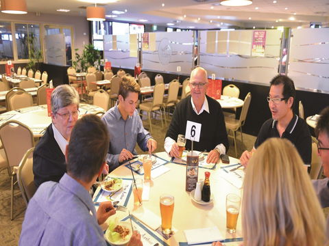 75 On Arthur At The Wellington Soldiers Memorial Club - Gold Coast 4U 1