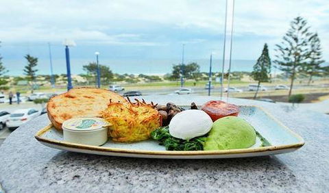 Scarborough Beach Bar - Gold Coast 4U 11