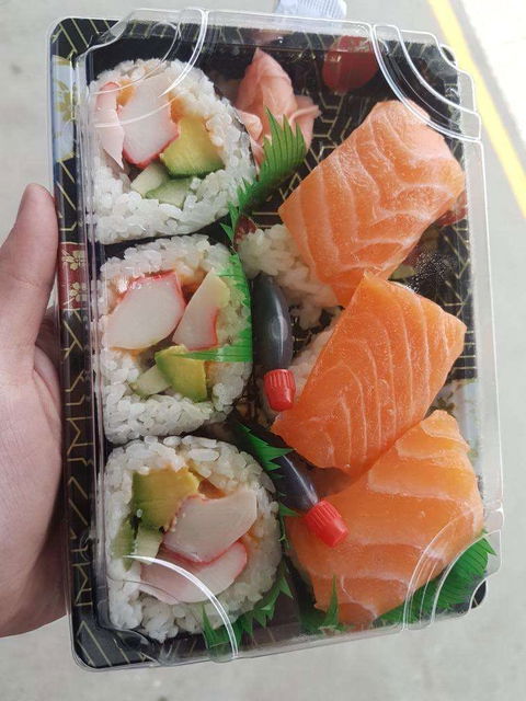 Tong Tong Sushi - Accommodation Gold Coast 0