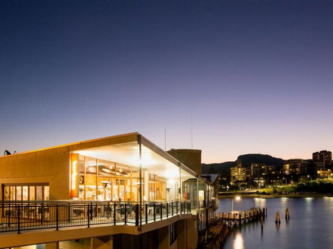 Bombora Seafood - Gold Coast 4U 1