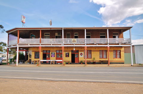 Railway Hotel Bribbaree - Gold Coast 4U 1