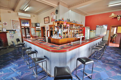 Railway Hotel Bribbaree - Gold Coast 4U 2