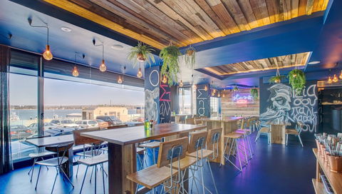 STAV'S - DRINKS, EATS & BEATS - Gold Coast 4U 0