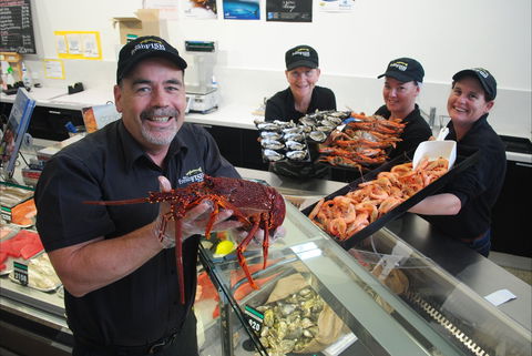 The Fresh Fish Place Fish Market & Café - Gold Coast 4U 2