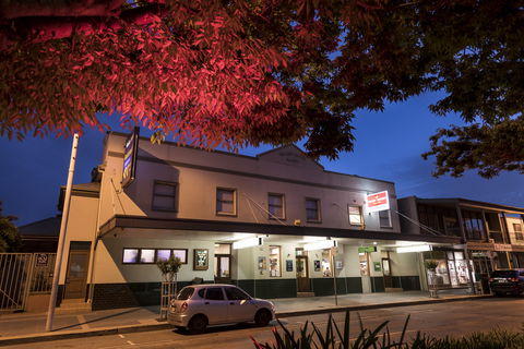 Walsh's Hotel - Accommodation Gold Coast 2