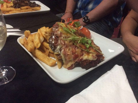Castle Hotel - 1 Gold Coast 0
